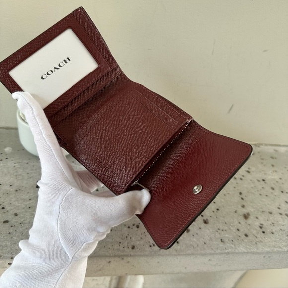 NWT Coach Small Trifold Wallet - Picture 6 of 10